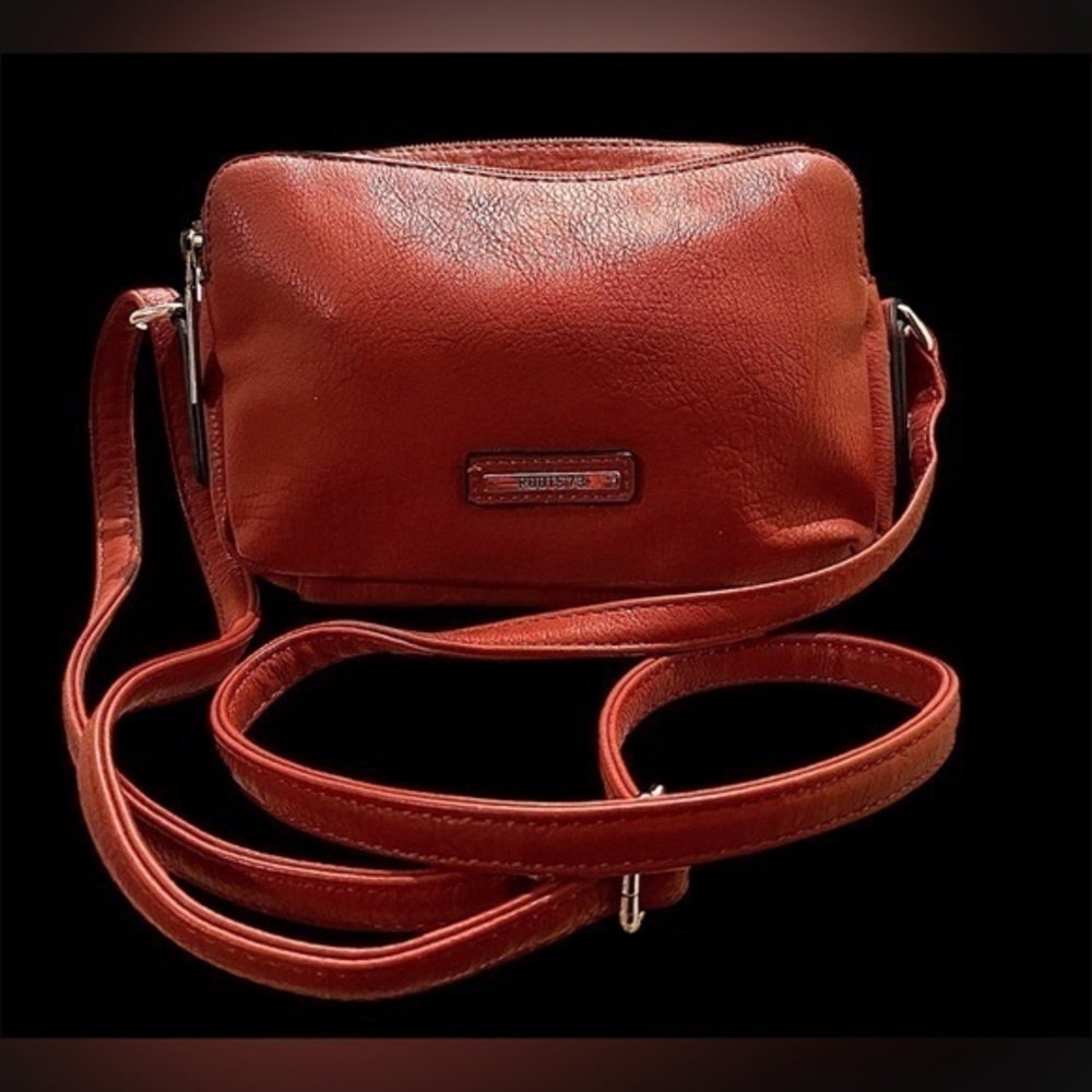 ROOTS burnt orange crossbody logo bag, 2 separate zip top openings, 1 inside 🧡